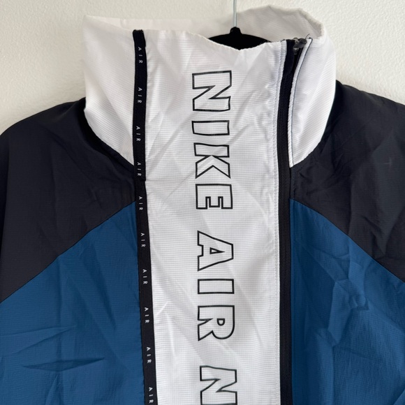 Nike Air Size XS Women's Full Zip Funnel Neck Lightweight Running Jacket - Picture 2 of 5